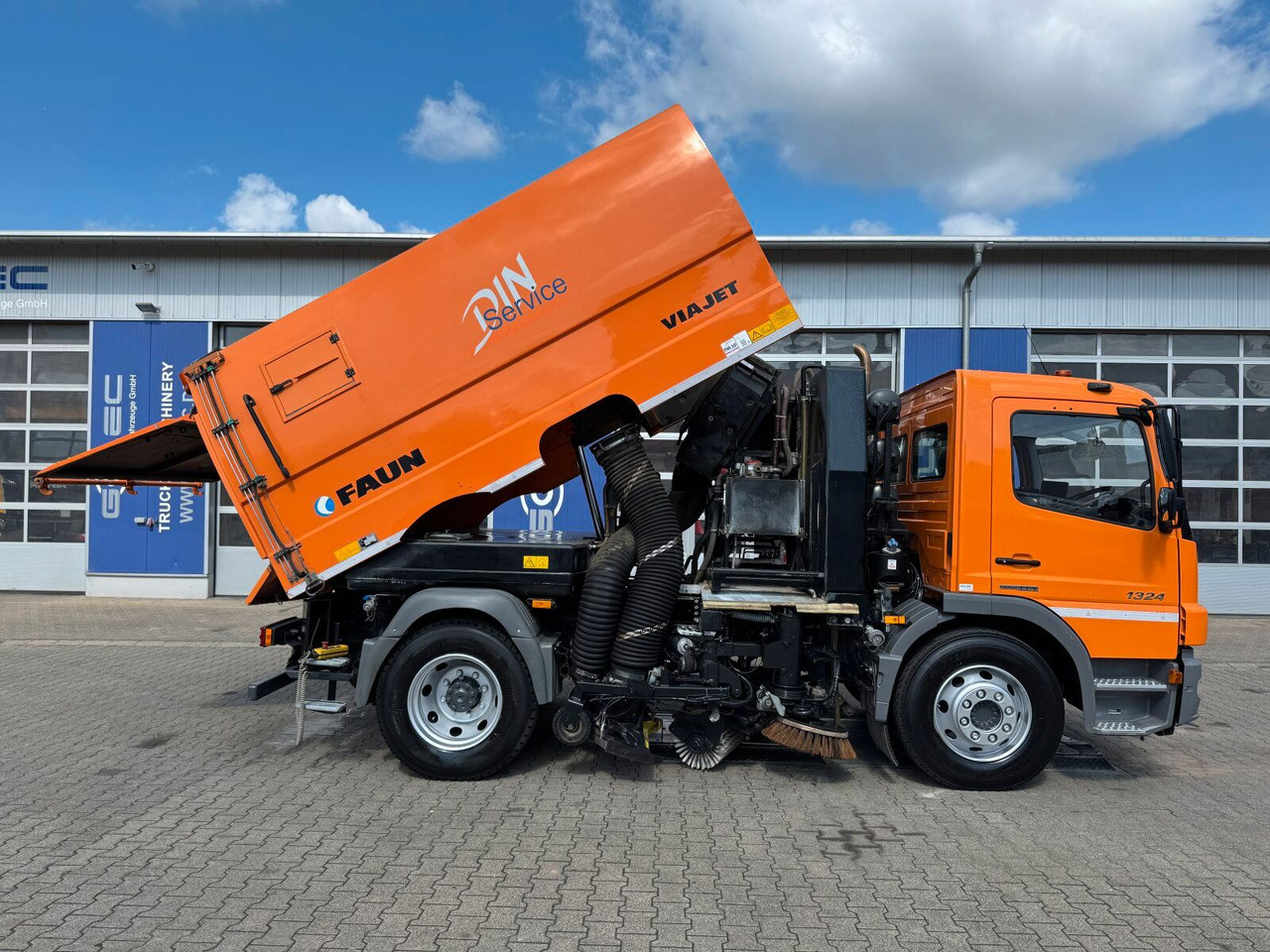 Mercedes-Benz ATEGO 1324 4x2 Kehrmaschine FAUN Viajet 6R/H - Tänavapühkimismasin: pilt 4 Mercedes-Benz ATEGO 1324 4x2 Kehrmaschine FAUN Viajet 6R/H - Tänavapühkimismasin: pilt 4