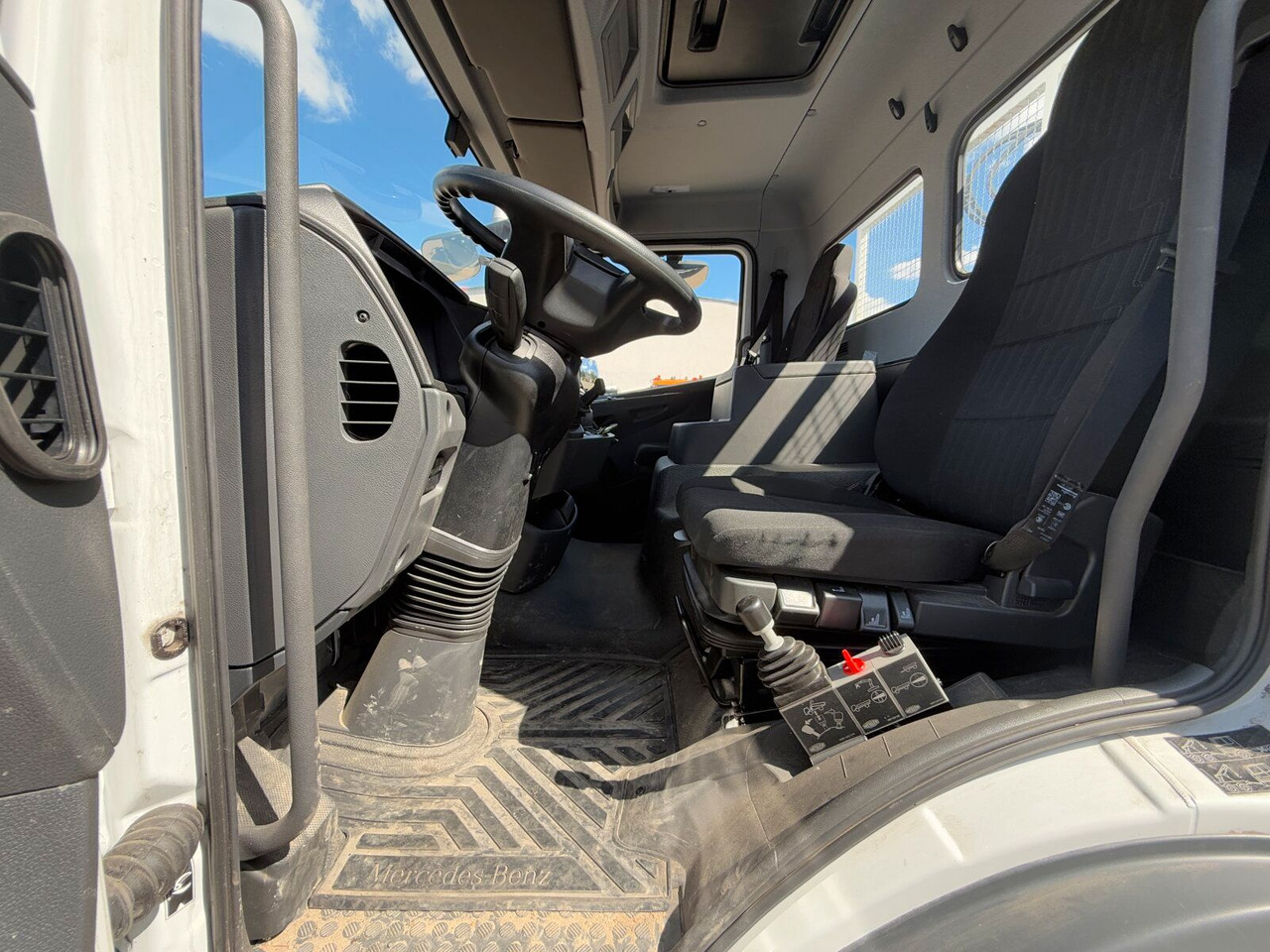 Tarbesõiduk kallur Mercedes-Benz ATEGO 818 4x2 Euro 6 Kipper Kran FASSI F65B.0.22: pilt 13