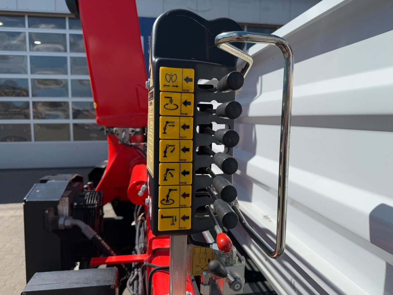 Tarbesõiduk kallur Mercedes-Benz ATEGO 818 4x2 Euro 6 Kipper Kran FASSI F65B.0.22: pilt 28