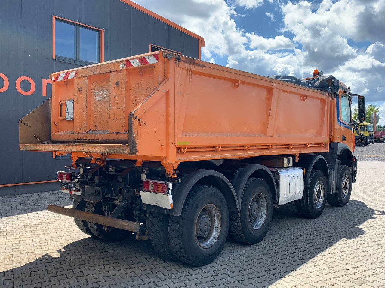 Mercedes-Benz Arocs 3243 8x4 Dreiseitenkipper mit Bordmatik - Kallurauto: pilt 3 Mercedes-Benz Arocs 3243 8x4 Dreiseitenkipper mit Bordmatik - Kallurauto: pilt 3