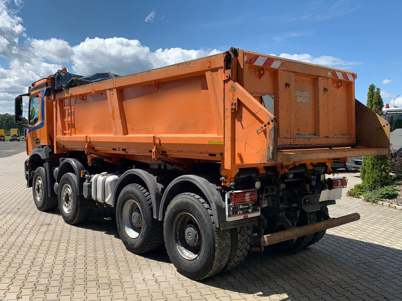 Mercedes-Benz Arocs 3243 8x4 Dreiseitenkipper mit Bordmatik - Kallurauto: pilt 5 Mercedes-Benz Arocs 3243 8x4 Dreiseitenkipper mit Bordmatik - Kallurauto: pilt 5