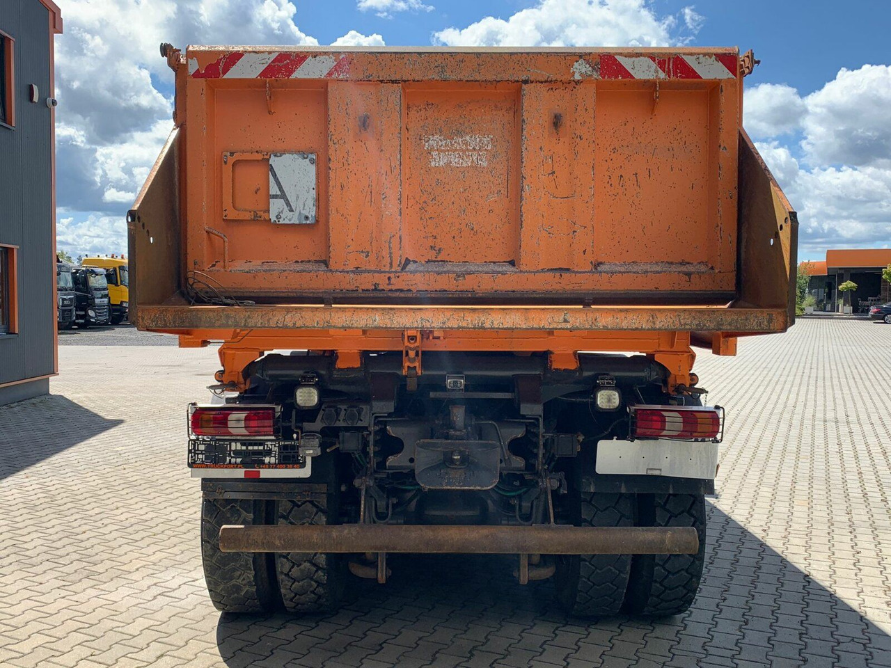 Mercedes-Benz Arocs 3243 8x4 Dreiseitenkipper mit Bordmatik - Kallurauto: pilt 4 Mercedes-Benz Arocs 3243 8x4 Dreiseitenkipper mit Bordmatik - Kallurauto: pilt 4