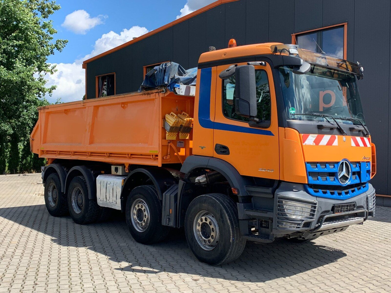 Mercedes-Benz Arocs 3243 8x4 Dreiseitenkipper mit Bordmatik - Kallurauto: pilt 1 Mercedes-Benz Arocs 3243 8x4 Dreiseitenkipper mit Bordmatik - Kallurauto: pilt 1