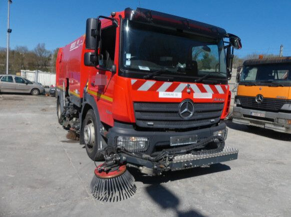 Mercedes-Benz Atego 1324 4x2 Kehrmaschine BROCK HD Anlage - Tänavapühkimismasin: pilt 1 Mercedes-Benz Atego 1324 4x2 Kehrmaschine BROCK HD Anlage - Tänavapühkimismasin: pilt 1