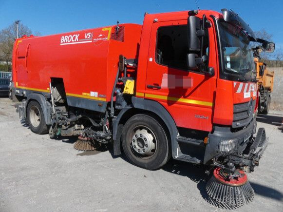 Mercedes-Benz Atego 1324 4x2 Kehrmaschine BROCK HD Anlage - Tänavapühkimismasin: pilt 3 Mercedes-Benz Atego 1324 4x2 Kehrmaschine BROCK HD Anlage - Tänavapühkimismasin: pilt 3