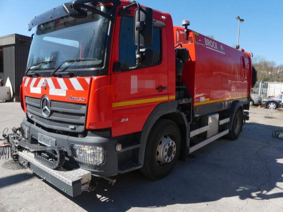 Mercedes-Benz Atego 1324 4x2 Kehrmaschine BROCK HD Anlage - Tänavapühkimismasin: pilt 2 Mercedes-Benz Atego 1324 4x2 Kehrmaschine BROCK HD Anlage - Tänavapühkimismasin: pilt 2
