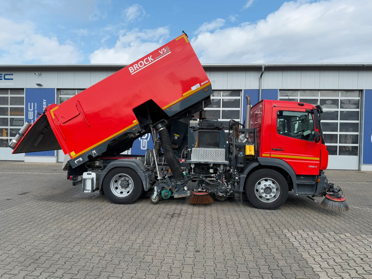 Mercedes-Benz Atego 1324 4x2 Kehrmaschine BROCK HD Anlage - Tänavapühkimismasin: pilt 4 Mercedes-Benz Atego 1324 4x2 Kehrmaschine BROCK HD Anlage - Tänavapühkimismasin: pilt 4