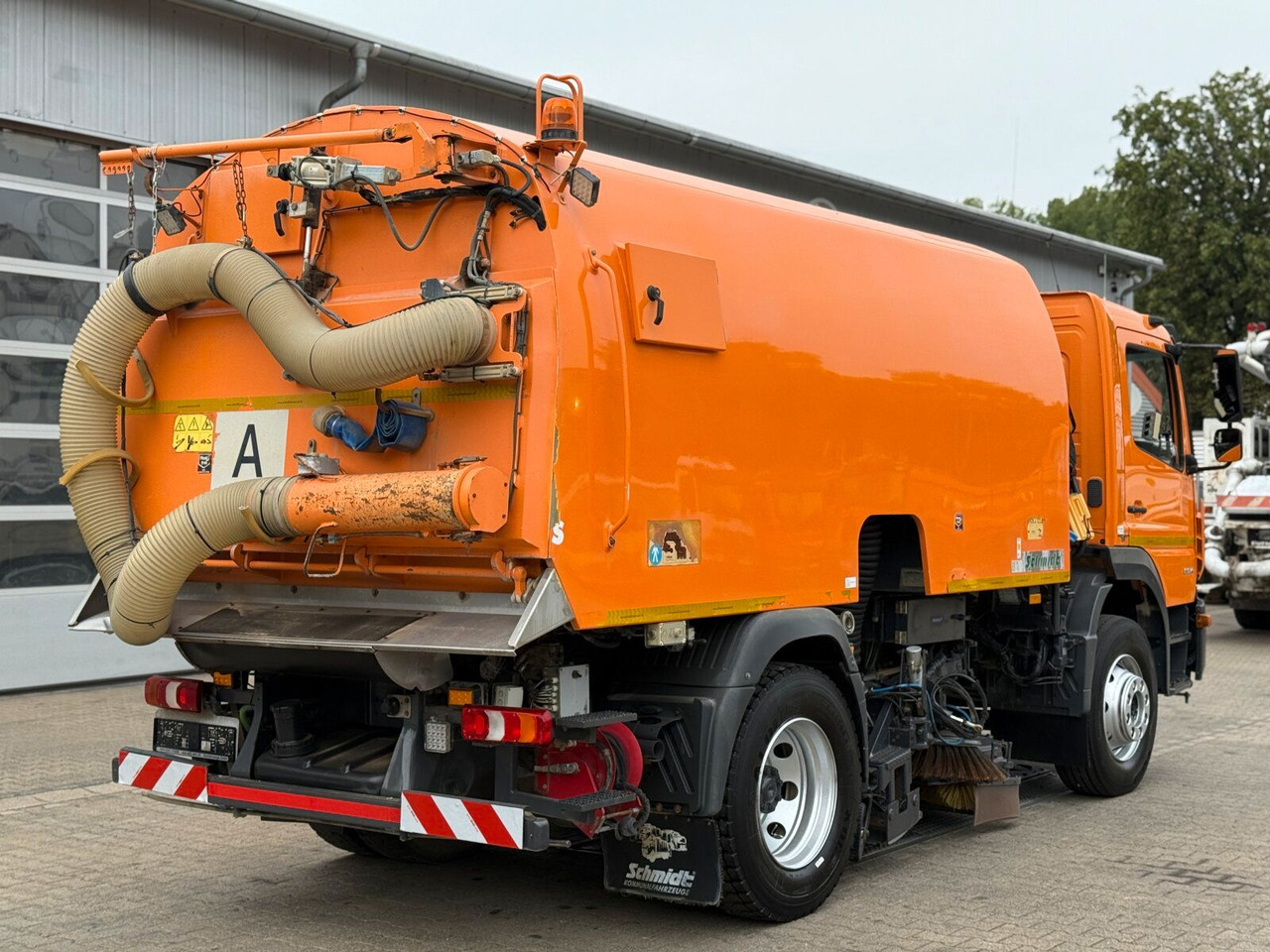 Mercedes-Benz Atego 1324 4x2 Kehrmaschine Schmidt SKF S7B 7 m³ - Tänavapühkimismasin: pilt 3 Mercedes-Benz Atego 1324 4x2 Kehrmaschine Schmidt SKF S7B 7 m³ - Tänavapühkimismasin: pilt 3