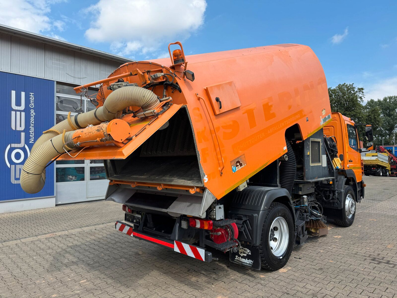 Mercedes-Benz Atego 1324 4x2 Kehrmaschine Schmidt SKF S7B 7 m³ - Tänavapühkimismasin: pilt 5 Mercedes-Benz Atego 1324 4x2 Kehrmaschine Schmidt SKF S7B 7 m³ - Tänavapühkimismasin: pilt 5