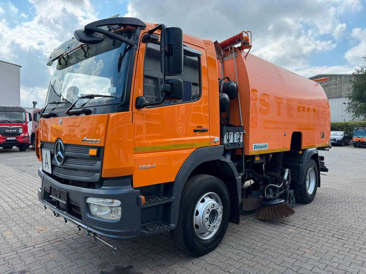 Mercedes-Benz Atego 1324 4x2 Kehrmaschine Schmidt SKF S7B 7 m³ - Tänavapühkimismasin: pilt 2 Mercedes-Benz Atego 1324 4x2 Kehrmaschine Schmidt SKF S7B 7 m³ - Tänavapühkimismasin: pilt 2