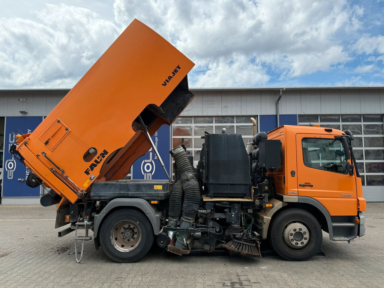 Mercedes-Benz Atego 1324 4x2 Kehrmaschine Viajet 6R/L - Tänavapühkimismasin: pilt 3 Mercedes-Benz Atego 1324 4x2 Kehrmaschine Viajet 6R/L - Tänavapühkimismasin: pilt 3