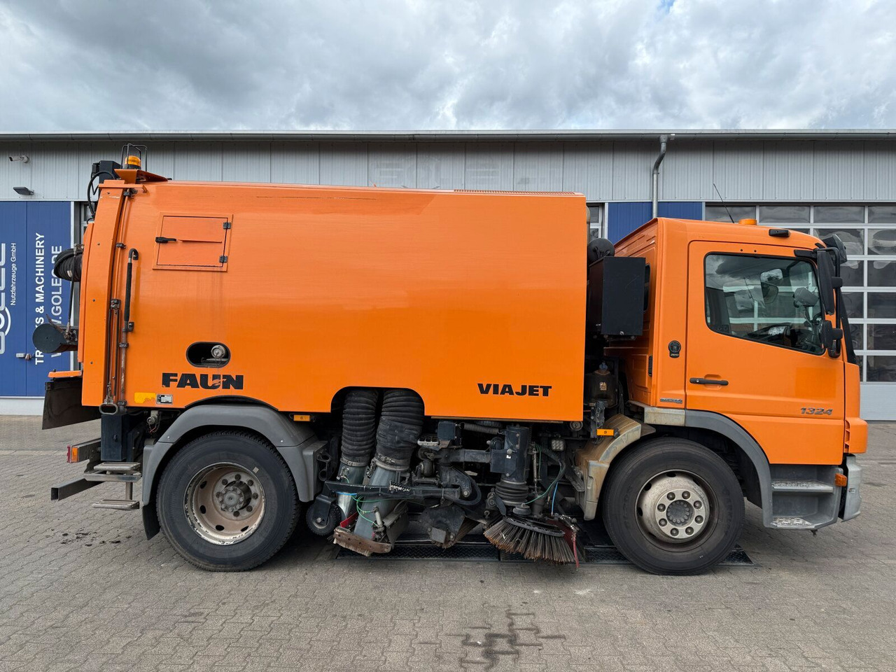 Mercedes-Benz Atego 1324 4x2 Kehrmaschine Viajet 6R/L - Tänavapühkimismasin: pilt 2 Mercedes-Benz Atego 1324 4x2 Kehrmaschine Viajet 6R/L - Tänavapühkimismasin: pilt 2
