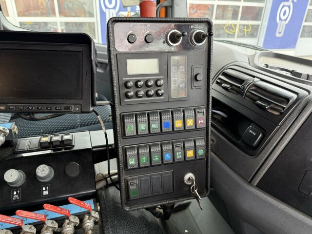 Mercedes-Benz Atego 1324 4x2 Kehrmaschine Viajet 6R/L - Tänavapühkimismasin: pilt 5 Mercedes-Benz Atego 1324 4x2 Kehrmaschine Viajet 6R/L - Tänavapühkimismasin: pilt 5