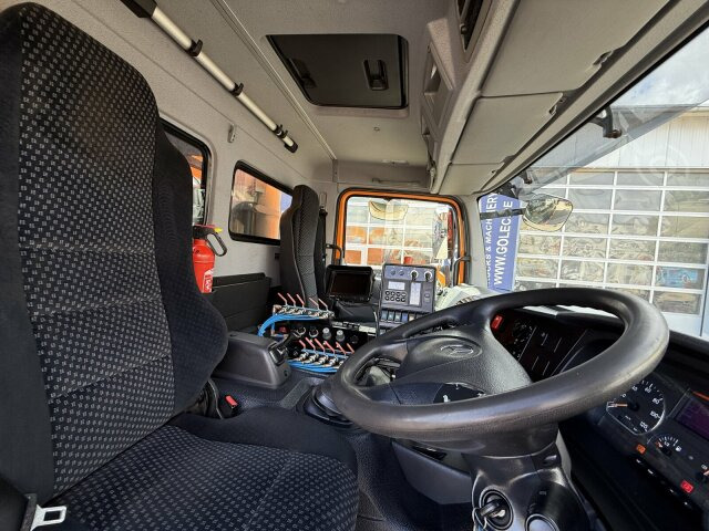 Mercedes-Benz Atego 1324 4x2 Kehrmaschine Viajet 6R/L - Tänavapühkimismasin: pilt 2 Mercedes-Benz Atego 1324 4x2 Kehrmaschine Viajet 6R/L - Tänavapühkimismasin: pilt 2