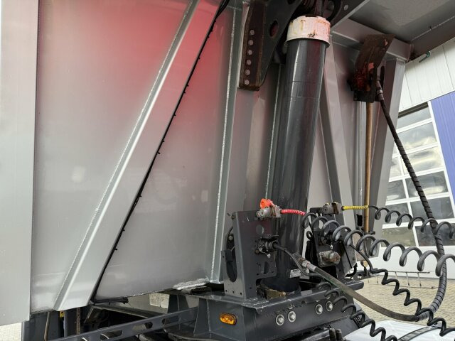 Müller Andernach Kippauflieg 3 Achs elekt. Plane - Kallur-poolhaagis: pilt 3 Müller Andernach Kippauflieg 3 Achs elekt. Plane - Kallur-poolhaagis: pilt 3