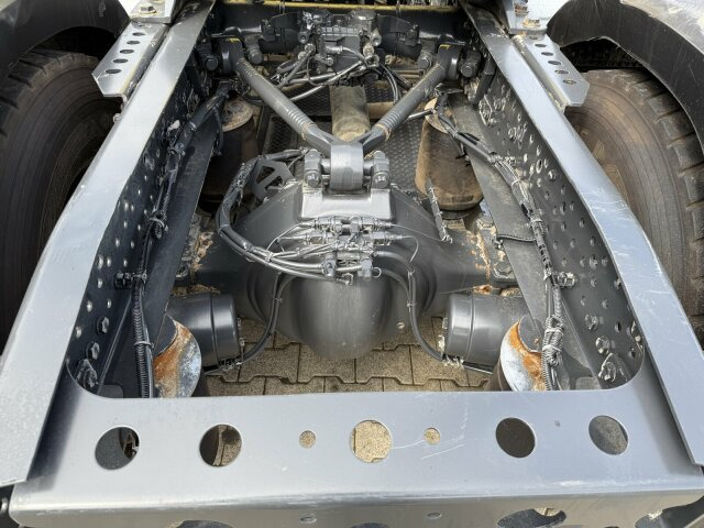 Sadulveok Mercedes-Benz ACTROS 1846 4x4 HAD Eur 6 Kipphydraulik Retarder: pilt 15 Sadulveok Mercedes-Benz ACTROS 1846 4x4 HAD Eur 6 Kipphydraulik Retarder: pilt 15