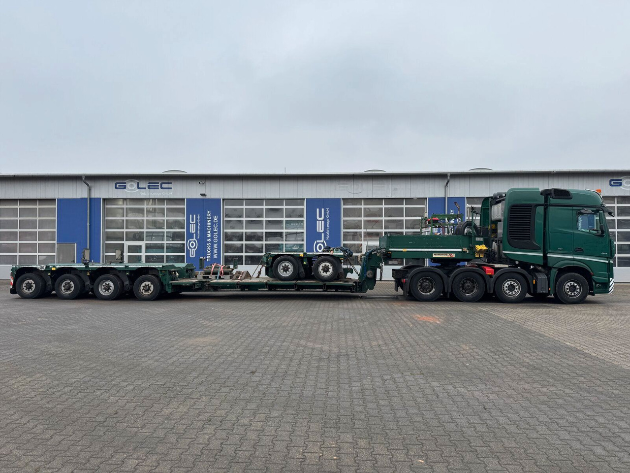 Mercedes-Benz ACTROS 4163 8x4 Schwerlast +Tieflader 4+2 *83 T - Sadulveok: pilt 4 Mercedes-Benz ACTROS 4163 8x4 Schwerlast +Tieflader 4+2 *83 T - Sadulveok: pilt 4