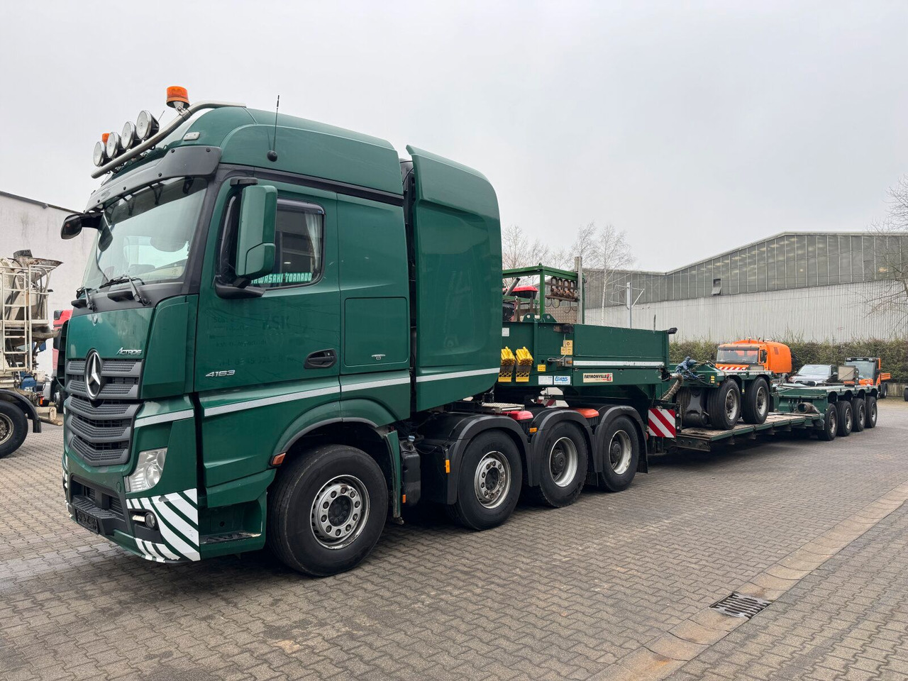 Mercedes-Benz ACTROS 4163 8x4 Schwerlast +Tieflader 4+2 *83 T - Sadulveok: pilt 2 Mercedes-Benz ACTROS 4163 8x4 Schwerlast +Tieflader 4+2 *83 T - Sadulveok: pilt 2