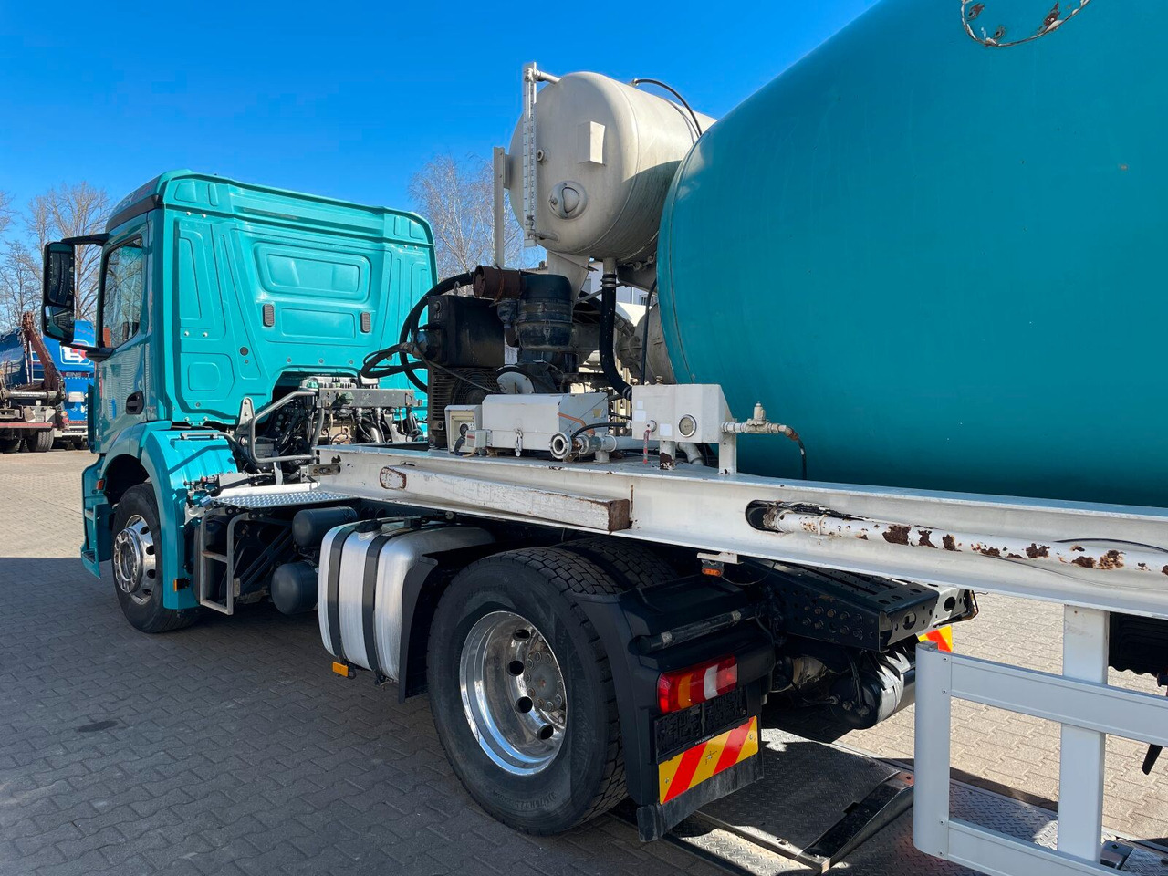 Mercedes-Benz Antos 2136 4x2 SZM Retarder Kipphyd. *Betonaufl. - Sadulveok: pilt 4 Mercedes-Benz Antos 2136 4x2 SZM Retarder Kipphyd. *Betonaufl. - Sadulveok: pilt 4