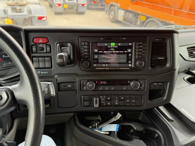 Scania G450 XT 4x4 Euro 6 SZM Kipphydraulik Blatt/ Luft - Sadulveok: pilt 3 Scania G450 XT 4x4 Euro 6 SZM Kipphydraulik Blatt/ Luft - Sadulveok: pilt 3