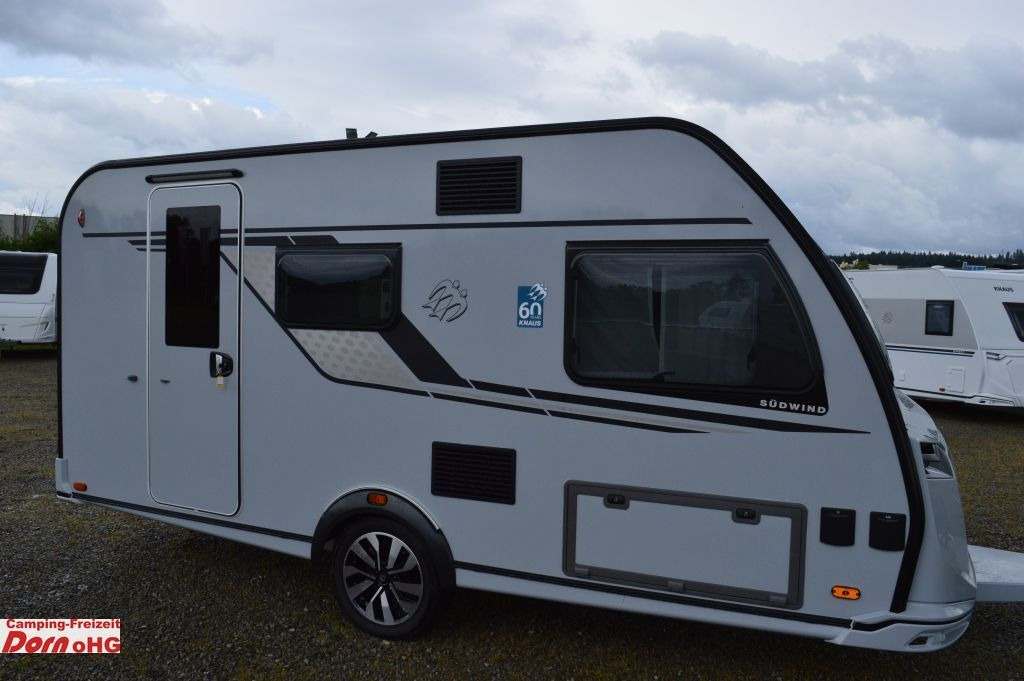 Knaus Südwind 420 QD 60 YEARS Kühlschrank 142l - Haagissuvila: pilt 1 Knaus Südwind 420 QD 60 YEARS Kühlschrank 142l - Haagissuvila: pilt 1