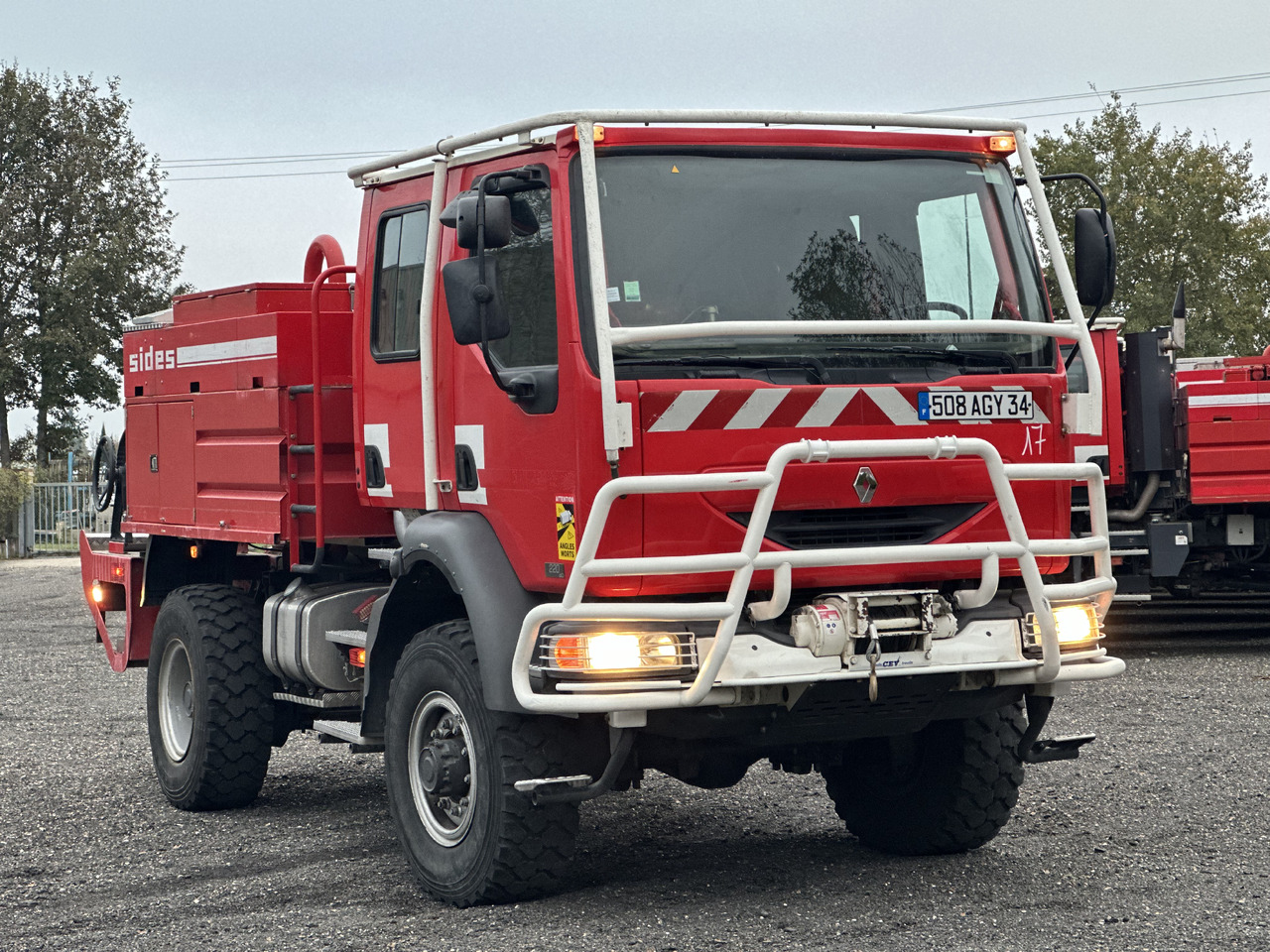 RENAULT Midlum 220 4x4 - Tuletõrjeauto: pilt 1 RENAULT Midlum 220 4x4 - Tuletõrjeauto: pilt 1
