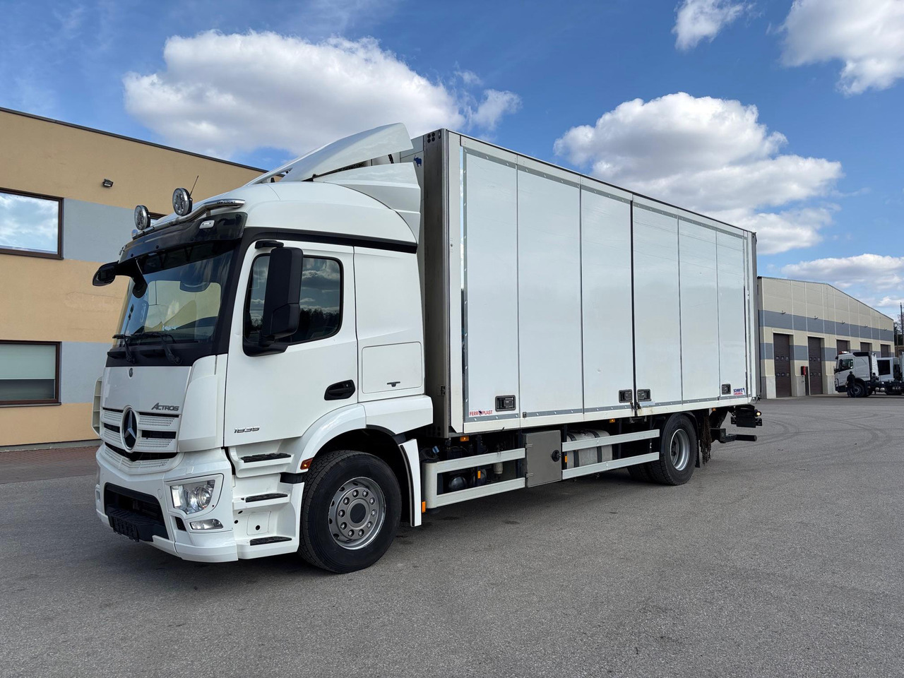 MERCEDES-BENZ ACTROS 1835 - Kasti veoauto: pilt 3 MERCEDES-BENZ ACTROS 1835 - Kasti veoauto: pilt 3
