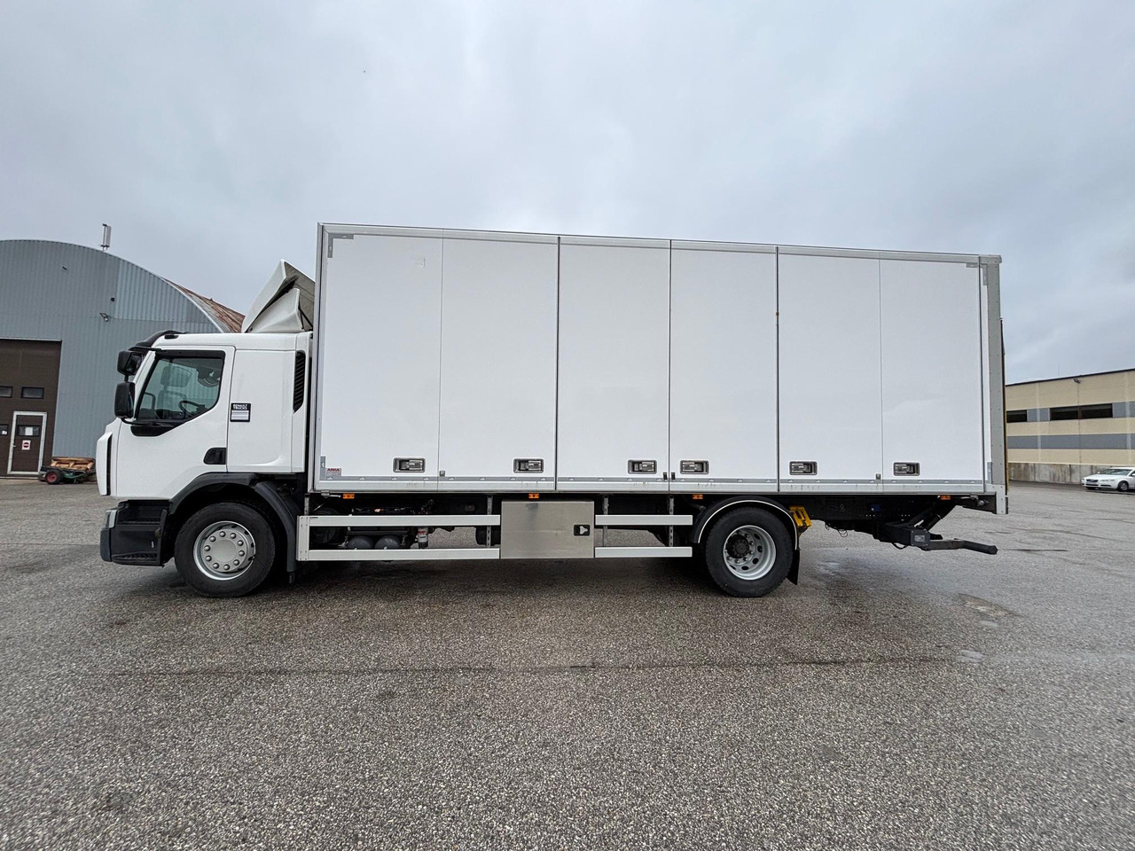 RENAULT D WIDE 320 - Kasti veoauto: pilt 5 RENAULT D WIDE 320 - Kasti veoauto: pilt 5