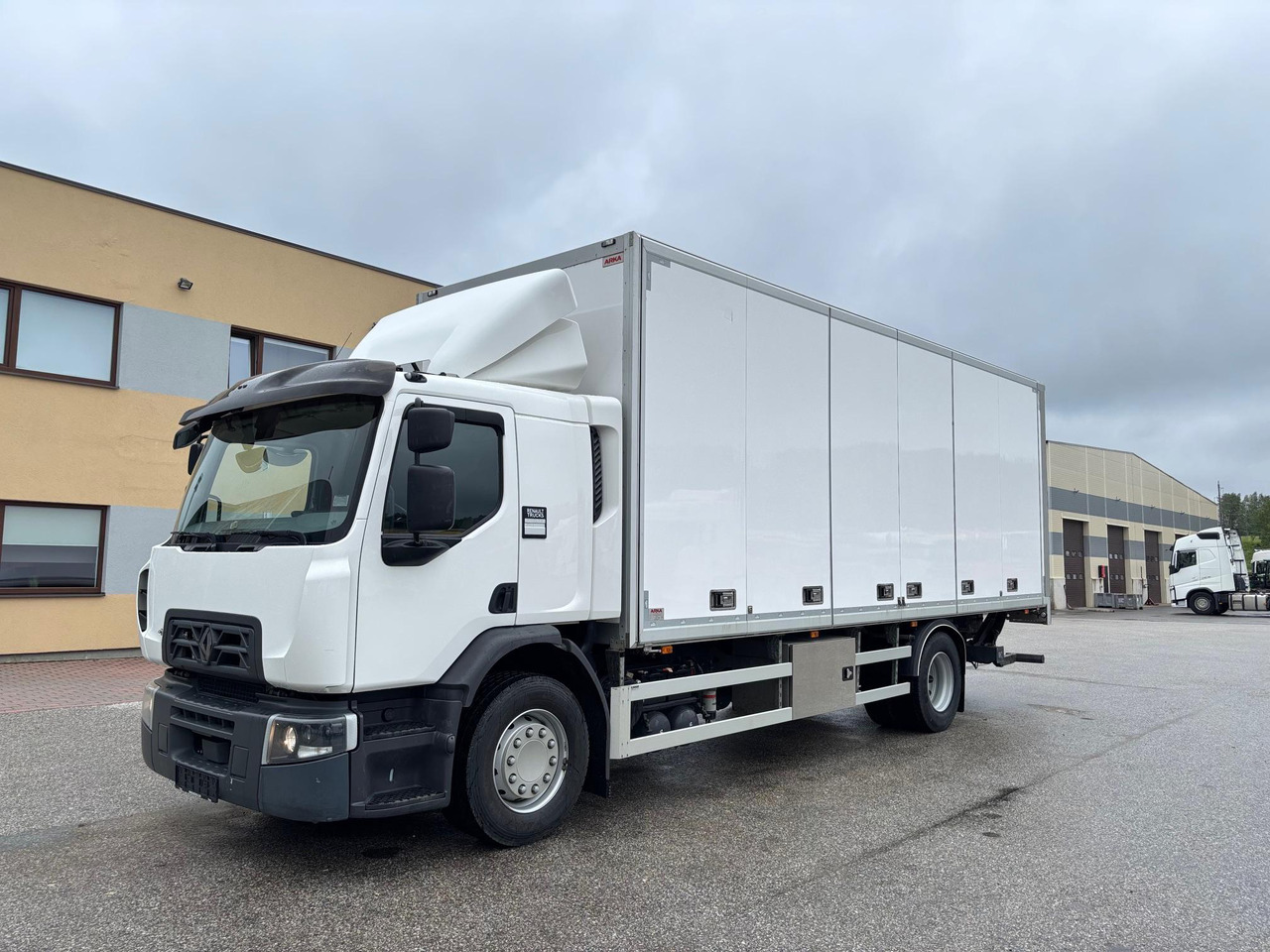 RENAULT D WIDE 320 - Kasti veoauto: pilt 3 RENAULT D WIDE 320 - Kasti veoauto: pilt 3