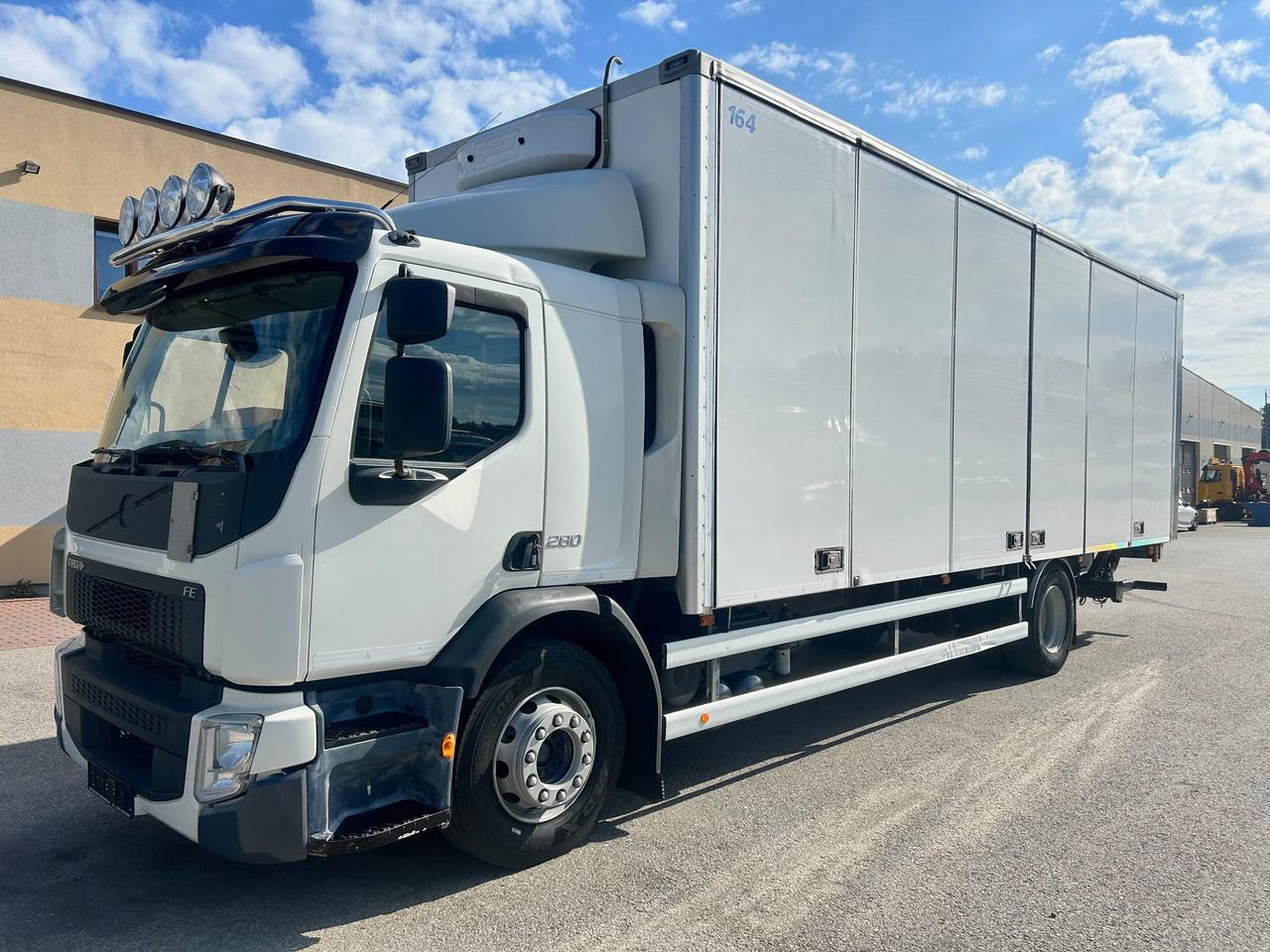 VOLVO FE280 - Kasti veoauto: pilt 2 VOLVO FE280 - Kasti veoauto: pilt 2
