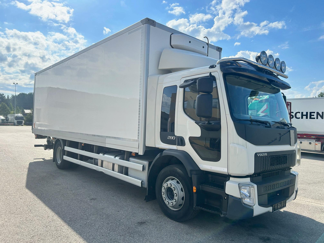 VOLVO FE280 - Kasti veoauto: pilt 1 VOLVO FE280 - Kasti veoauto: pilt 1