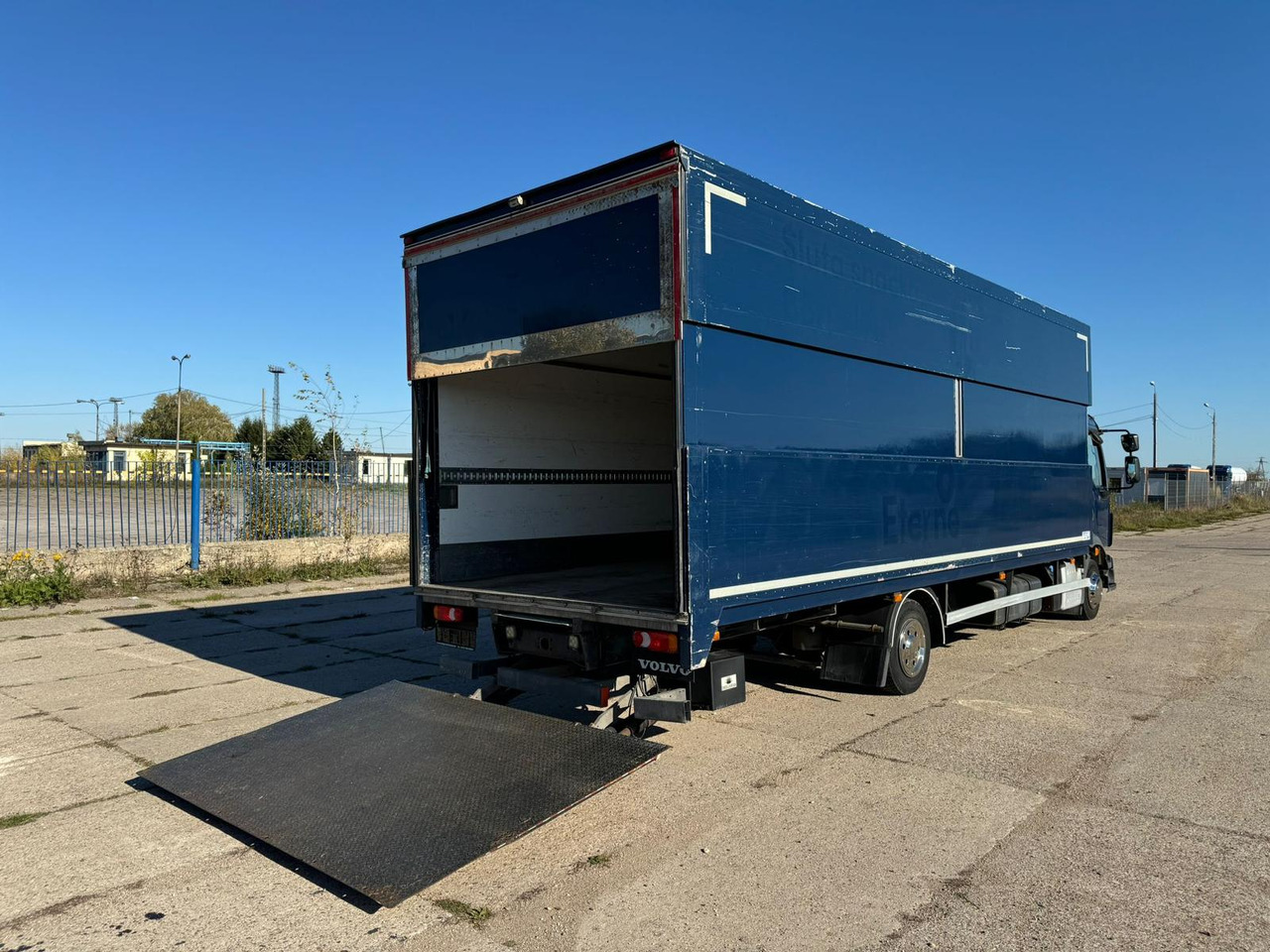 VOLVO FL 240 - Kasti veoauto: pilt 3 VOLVO FL 240 - Kasti veoauto: pilt 3