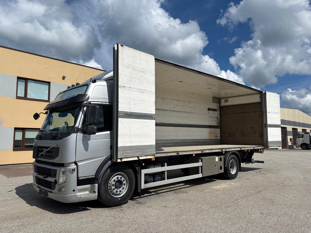 VOLVO FM330 - Kasti veoauto: pilt 4 VOLVO FM330 - Kasti veoauto: pilt 4