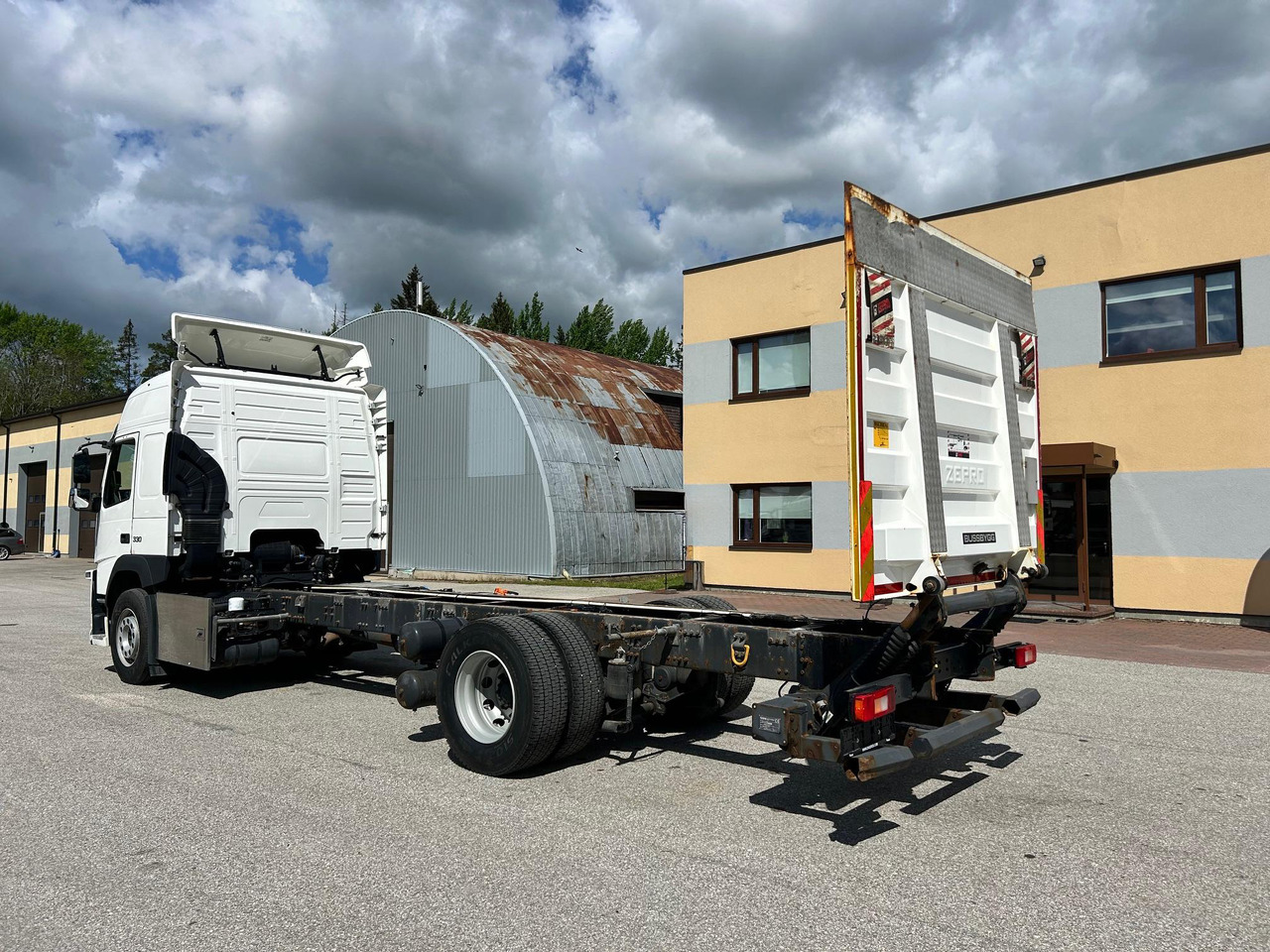 VOLVO FM330 - Kabiinišassiiga veoauto: pilt 5 VOLVO FM330 - Kabiinišassiiga veoauto: pilt 5