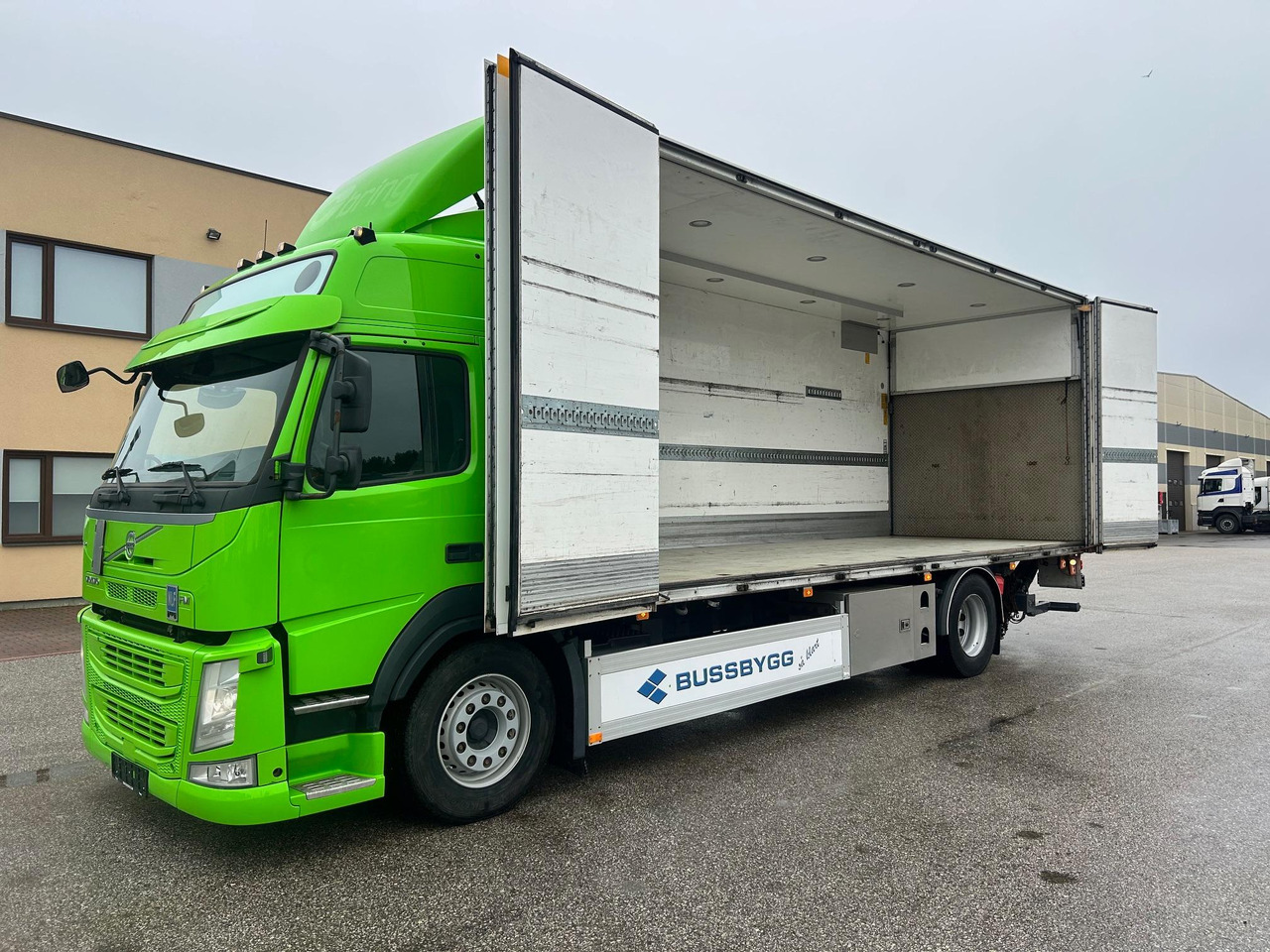 VOLVO FM330 - Kasti veoauto: pilt 3 VOLVO FM330 - Kasti veoauto: pilt 3