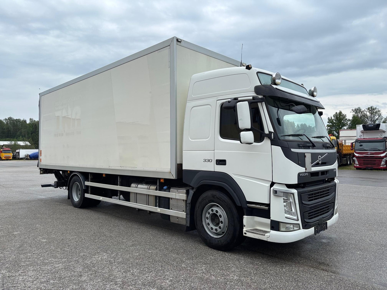 VOLVO FM330 - Kasti veoauto: pilt 1 VOLVO FM330 - Kasti veoauto: pilt 1