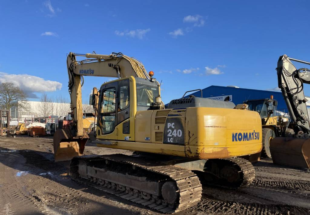 Komatsu PC 240LC-8 Hammerlines Klima 2 buckets - Lintekskavaator: pilt 5 Komatsu PC 240LC-8 Hammerlines Klima 2 buckets - Lintekskavaator: pilt 5