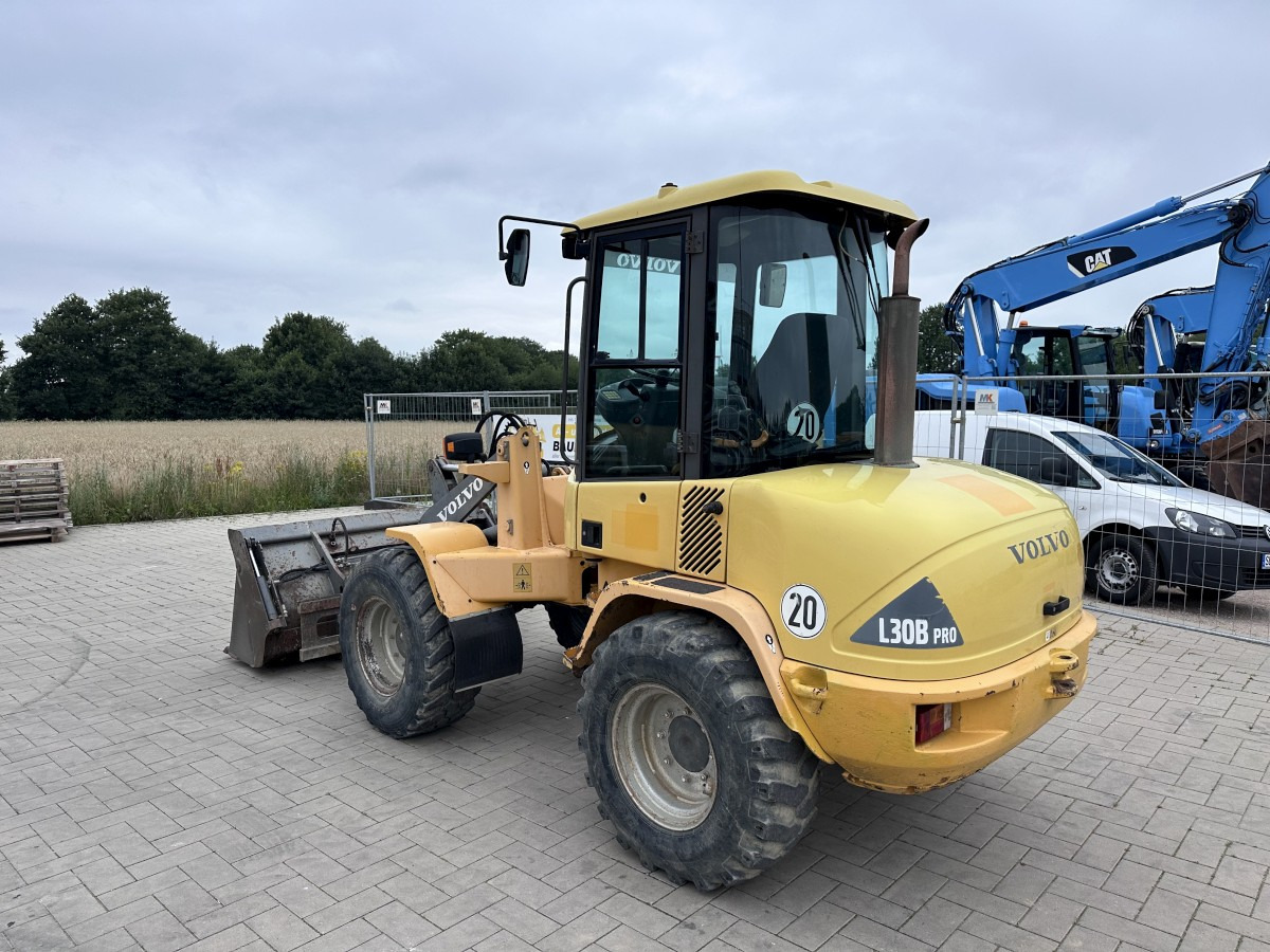 VOLVO L 30 B PRO 3er Kreis Klappschaufel+Palettengabel - Rataslaadur: pilt 5 VOLVO L 30 B PRO 3er Kreis Klappschaufel+Palettengabel - Rataslaadur: pilt 5