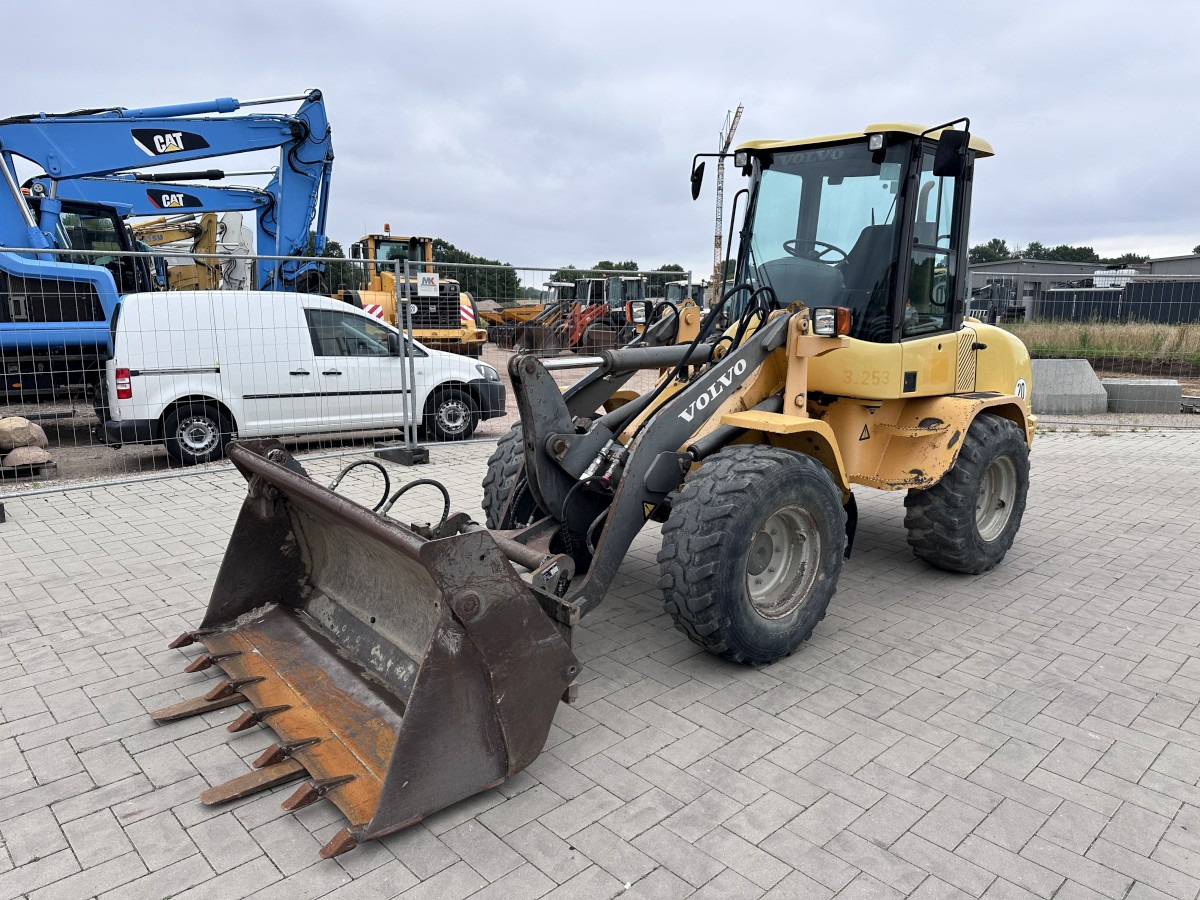 VOLVO L 30 B PRO 3er Kreis Klappschaufel+Palettengabel - Rataslaadur: pilt 3 VOLVO L 30 B PRO 3er Kreis Klappschaufel+Palettengabel - Rataslaadur: pilt 3