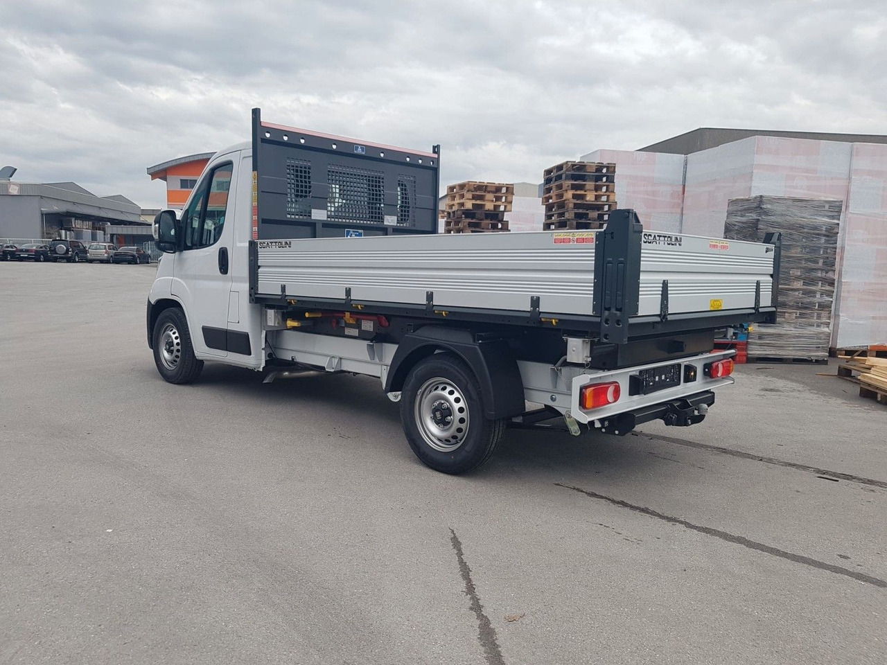 Fiat Ducato 35H L2H1 EKA 3-Seiten-Kipper 180 PS AHK - Tarbesõiduk kallur: pilt 5 Fiat Ducato 35H L2H1 EKA 3-Seiten-Kipper 180 PS AHK - Tarbesõiduk kallur: pilt 5