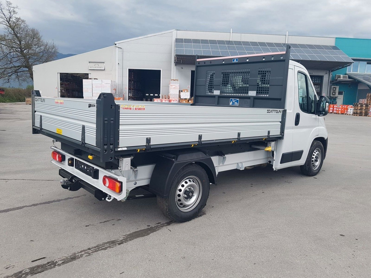 Fiat Ducato 35H L2H1 EKA 3-Seiten-Kipper 180 PS AHK - Tarbesõiduk kallur: pilt 4 Fiat Ducato 35H L2H1 EKA 3-Seiten-Kipper 180 PS AHK - Tarbesõiduk kallur: pilt 4
