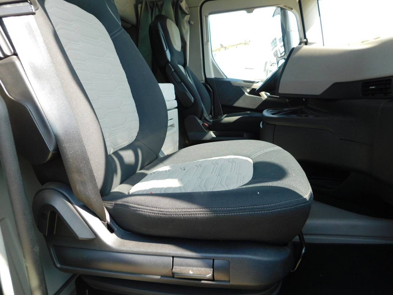 Ford F max ll 4x2 scab e6 eco 16spdamt ecotorq - Sadulveok: pilt 5 Ford F max ll 4x2 scab e6 eco 16spdamt ecotorq - Sadulveok: pilt 5