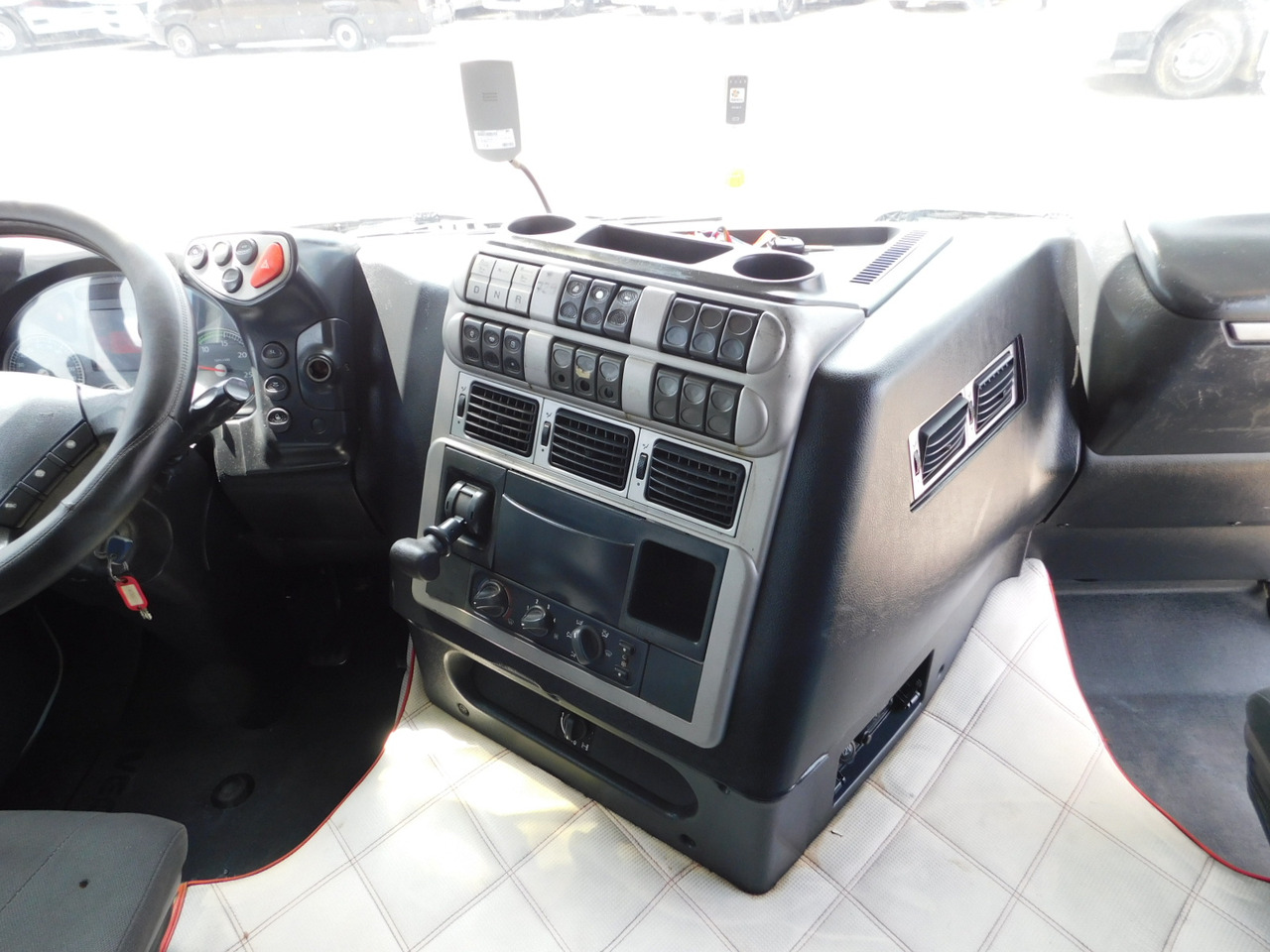 Sadulveok Iveco As440s50t: pilt 6