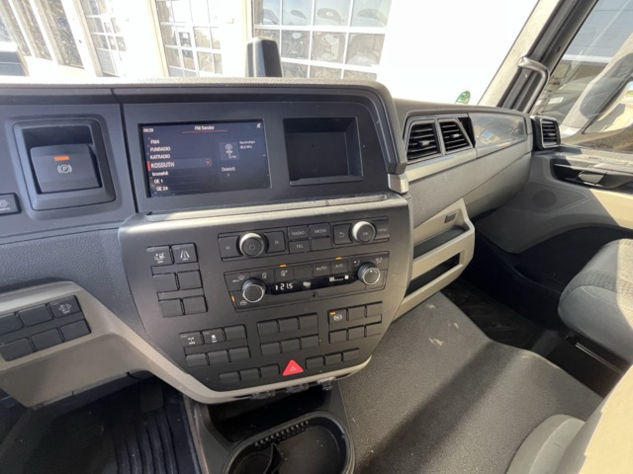 MAN TGL 12.250 4x2 BL Euro6 Klima AHK Luftfeder - Tarbesõiduk furgoon: pilt 5 MAN TGL 12.250 4x2 BL Euro6 Klima AHK Luftfeder - Tarbesõiduk furgoon: pilt 5