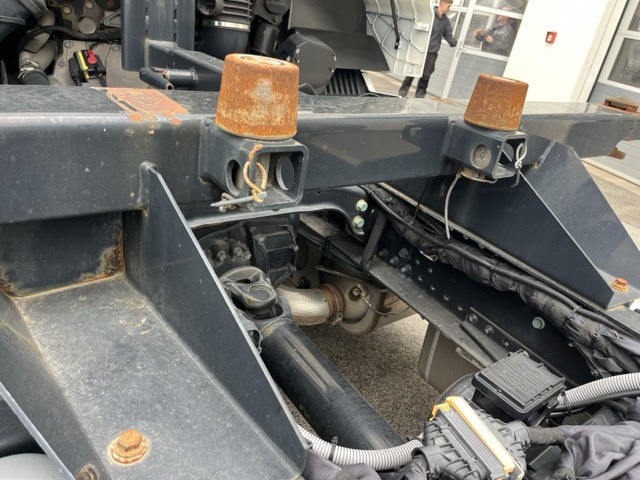 MAN TGX 26.470 6x2-4 LL Euro6 Intarder AHK Luftfeder - Konteinerveduk/ Tõstukiga veoauto: pilt 5 MAN TGX 26.470 6x2-4 LL Euro6 Intarder AHK Luftfeder - Konteinerveduk/ Tõstukiga veoauto: pilt 5