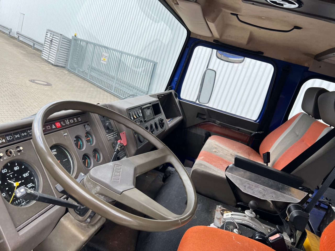 120-23 AW 4x4 Doka 120-23 AW 4x4 Doka, V8-Motor, Seilwinde - Kabiinišassiiga veoauto: pilt 2 120-23 AW 4x4 Doka 120-23 AW 4x4 Doka, V8-Motor, Seilwinde - Kabiinišassiiga veoauto: pilt 2