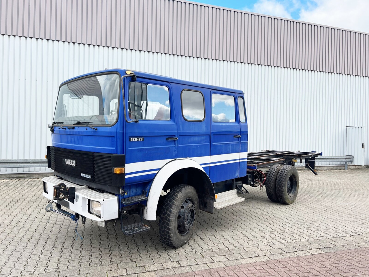 120-23 AW 4x4 Doka 120-23 AW 4x4 Doka, V8-Motor, Seilwinde - Kabiinišassiiga veoauto: pilt 1 120-23 AW 4x4 Doka 120-23 AW 4x4 Doka, V8-Motor, Seilwinde - Kabiinišassiiga veoauto: pilt 1