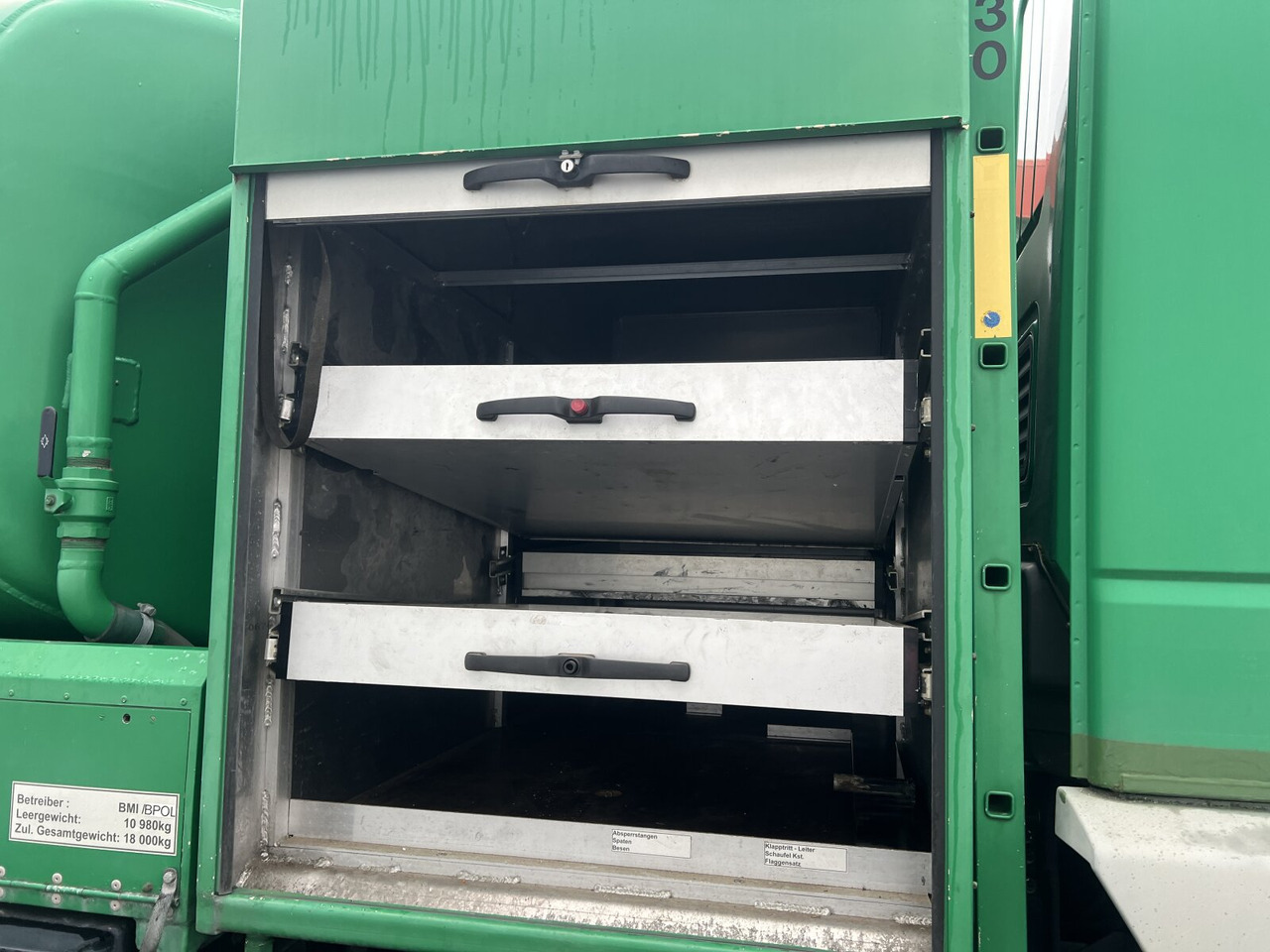 190EH30 4x4 190EH30 4x4 - Tsisternauto: pilt 4 190EH30 4x4 190EH30 4x4 - Tsisternauto: pilt 4