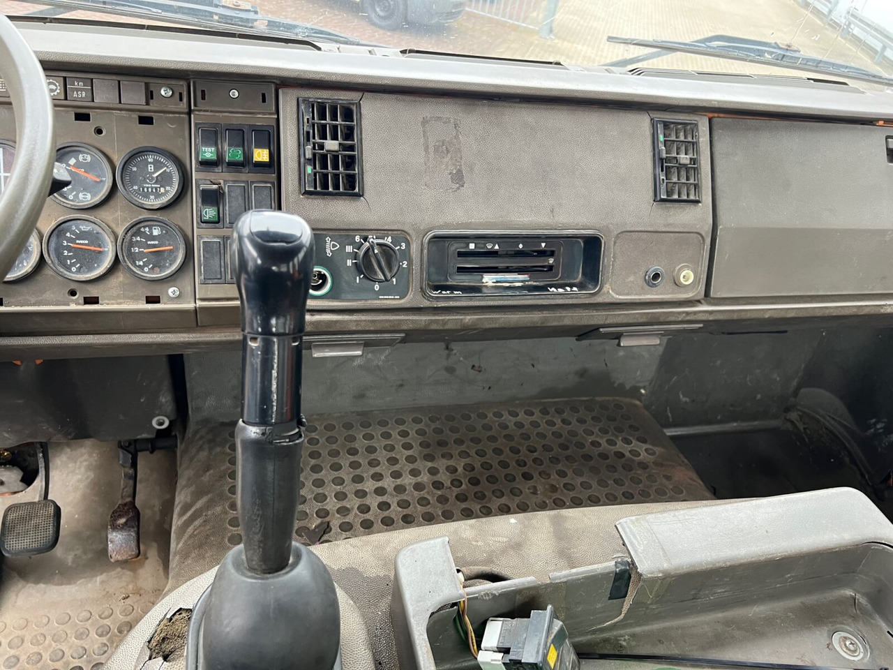 260-34 AHW 6x6 260-34 AHW 6x6, V8, Manual, Full Steel - Kabiinišassiiga veoauto: pilt 3 260-34 AHW 6x6 260-34 AHW 6x6, V8, Manual, Full Steel - Kabiinišassiiga veoauto: pilt 3