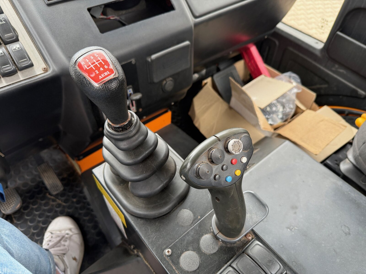 AEBI Schmidt MT750 4x4 AEBI Schmidt MT750 4x4, City-Abroller, Winterdienstausstattung, 2x AHK - Konkstõstukiga veoauto: pilt 5 AEBI Schmidt MT750 4x4 AEBI Schmidt MT750 4x4, City-Abroller, Winterdienstausstattung, 2x AHK - Konkstõstukiga veoauto: pilt 5